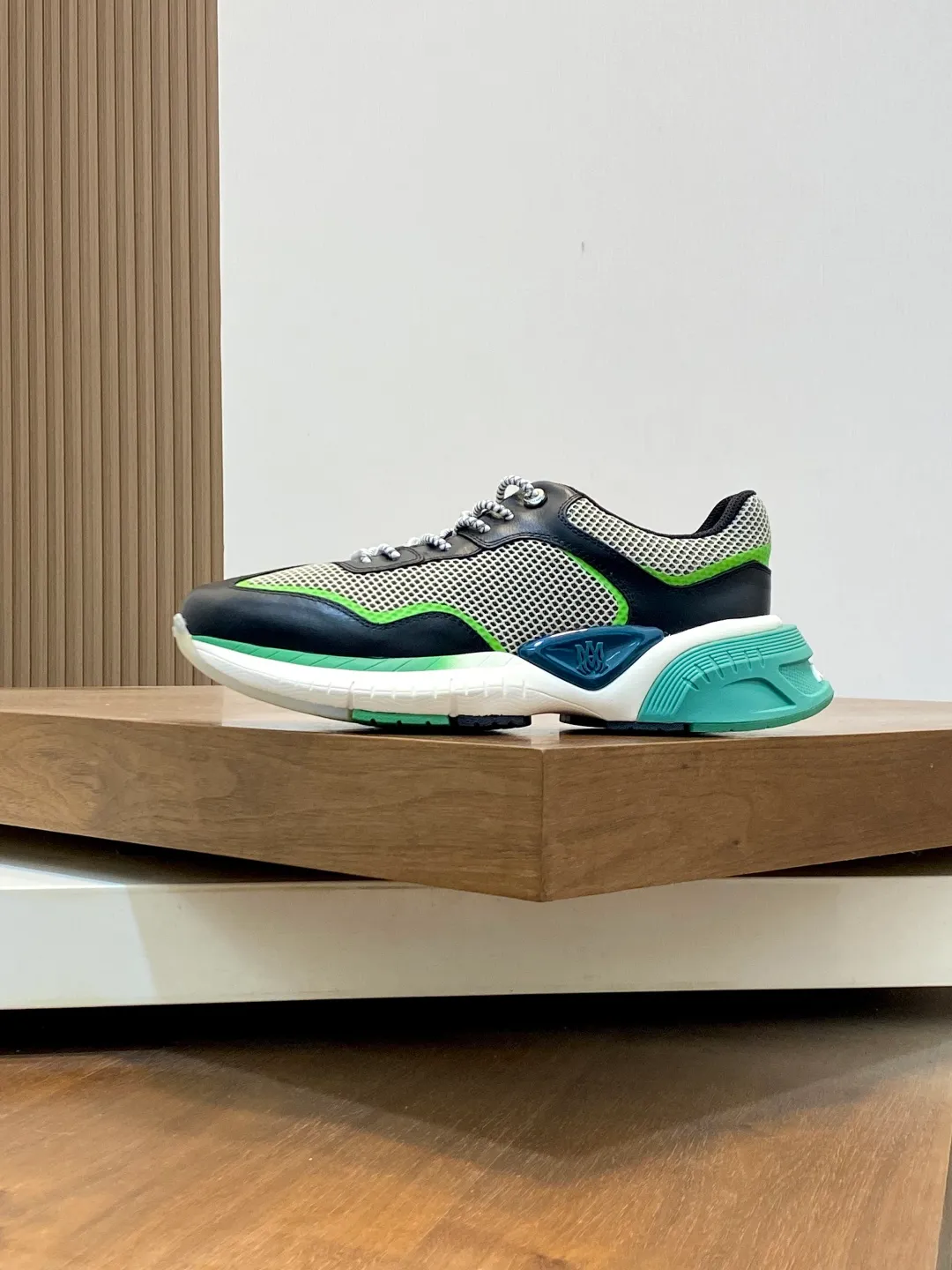 💰740 AMIRI's new men's casual sports shoes, made of first-layer cowhide leather uppers and spliced ​​with original breathable mesh, rich in three-dimensionality, contrasting color design, simple style, fashionable and sporty, breathable mesh lining, original ultra-light outsole, a must-have item for daily leisure! Size: 38-45 (38, 45 customized)